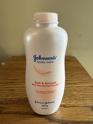 Johnson's Body Care Soft & Smooth Body Powder 200g Vitamin E Jojoba Oil