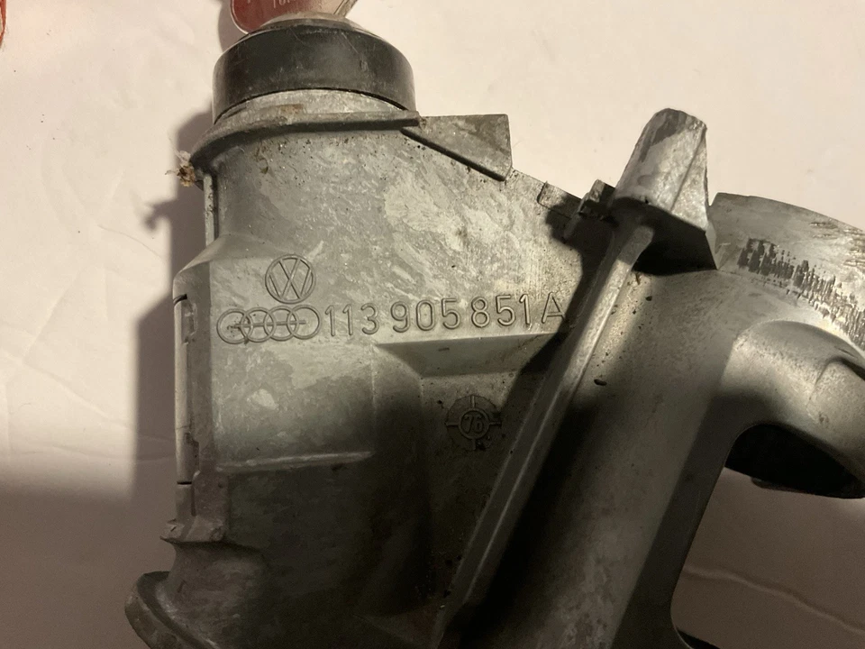 Корпус замка рулевого управления Porsche 924 113905851A 1976-1980 от оригинального производителя, с ключом - Изображение 2 из 4