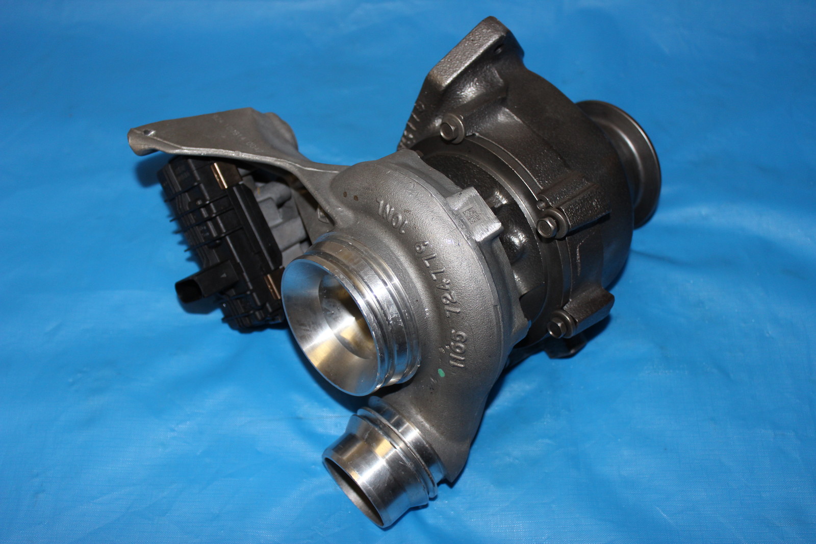 Turbolader BMW 320D E90 E91 E92 520 GT F05 F10 F11 X3 F25 2.0 TDI 200