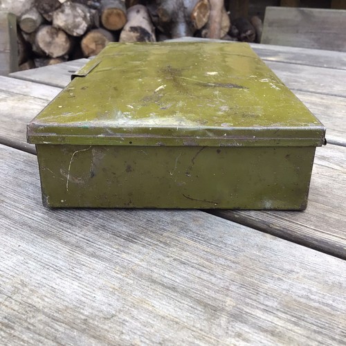 Vintage Moss Green 9 Section Metal Storage Fishing Tackle Box Fold Over Catch - Picture 5 of 12