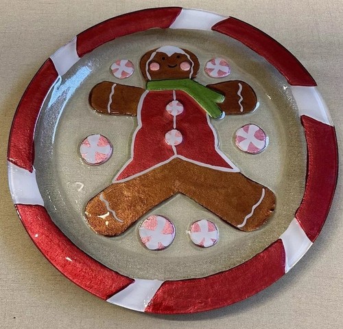"RARE" Pfaltzgraff Holiday Happenings 14 1/2” Gingerbread Man Glass Platter - Picture 2 of 9