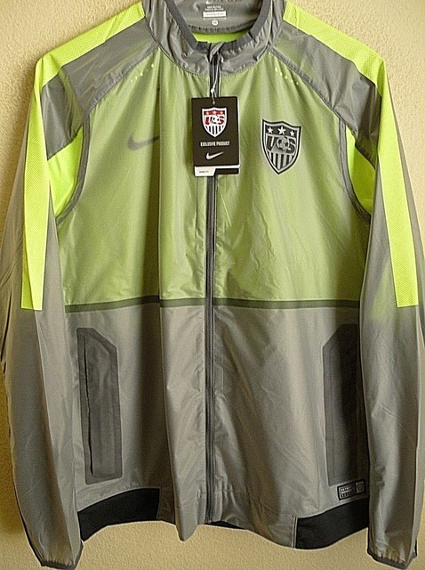 nike select revolution jacket