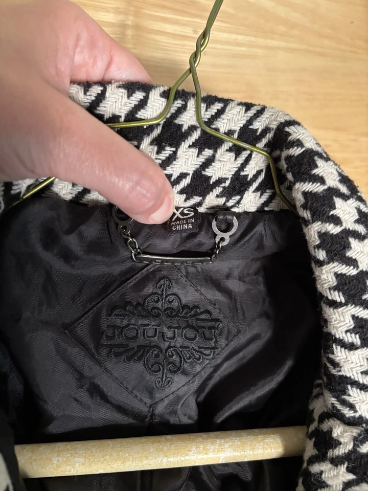 Abrigo JouJou Blanco y Negro Cuadros Pequeño Cinturón Largo Frontal Foto 4 de 4