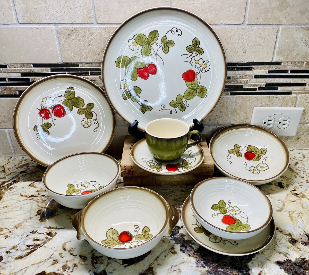 Vintage CALIFORNIA STRAWBERRY Metlox 1969 Dishes Dinnerware Vintage CALIFORNIA STRAWBERRY Metlox 1969 Dishes Dinnerware