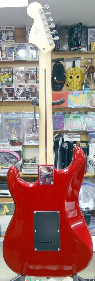 Guitarra Eléctrica Fender Squier Affinity Strat Candy Roja Manzana Protector de Selección Negro Foto 2 de 4