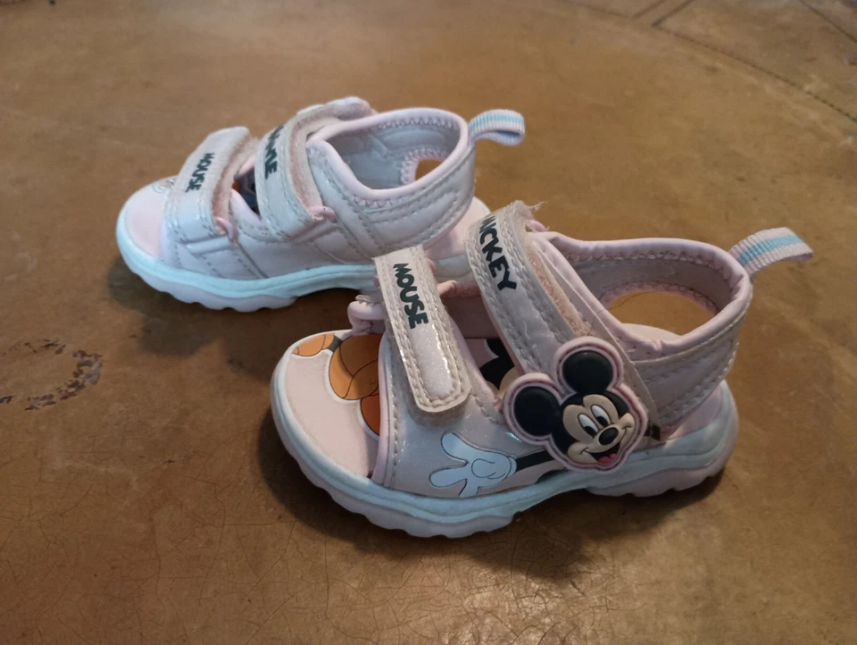 Sandalias Minnie Mouse talla 3 Foto 3 de 4