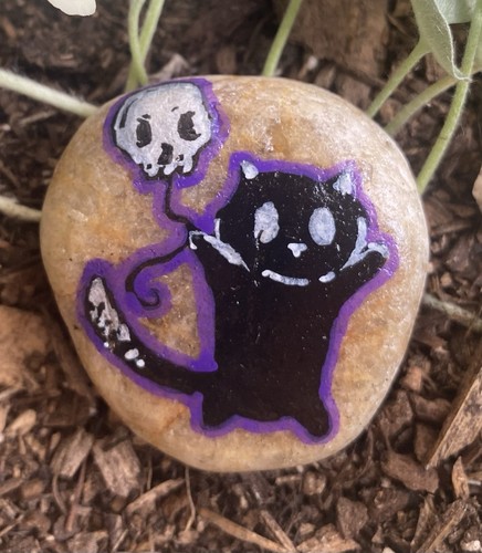 Arte acrílico pintado a mano roca “gato negro con calavera” decoración, regalo, Halloween - Imagen 3 de 3