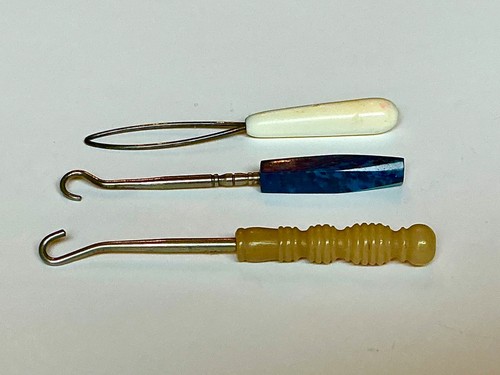 TINY Antique Shoe GLOVE CORSET Button Hooks Celluloid Bakelite- Lot Of 3 - Picture 4 of 6