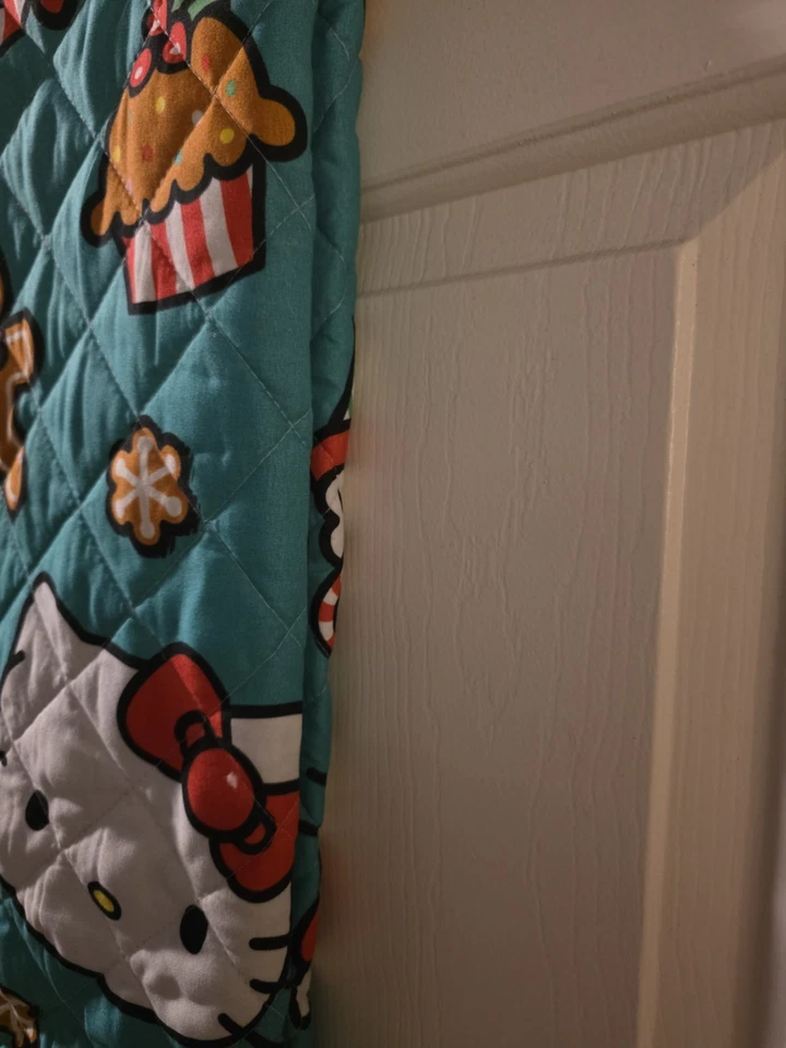 Manta reversible para cupcakes de pan de jengibre Hello Kitty vacaciones de Navidad Foto 4 de 4