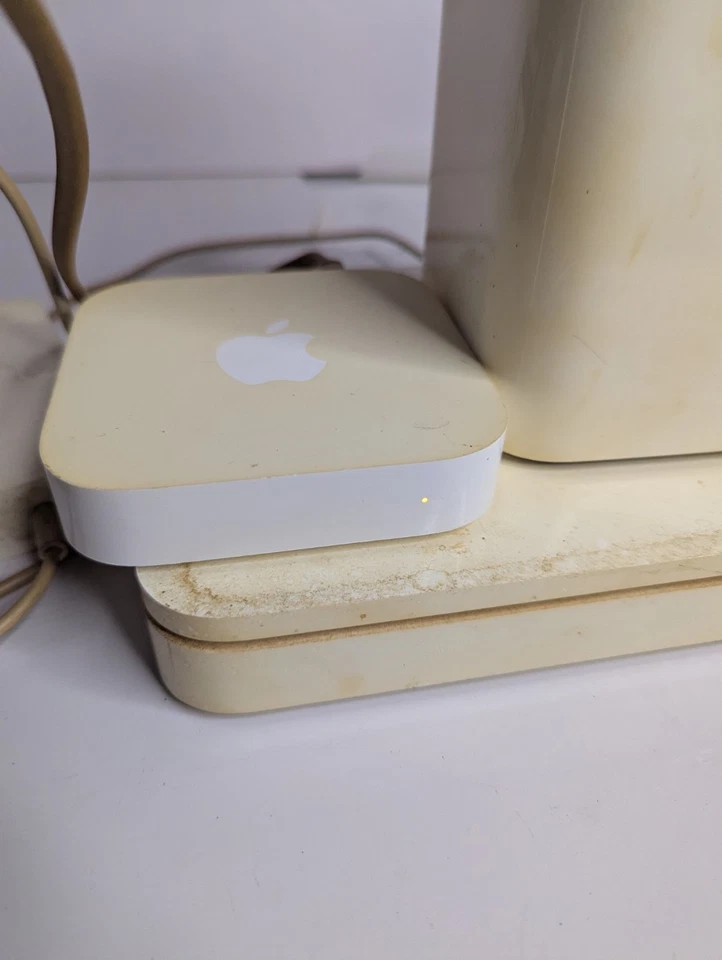 *Untested* Apple AirPort Express And Extreme Lot Of 3 A1470, A1392, A1301 - Image 3 of 4