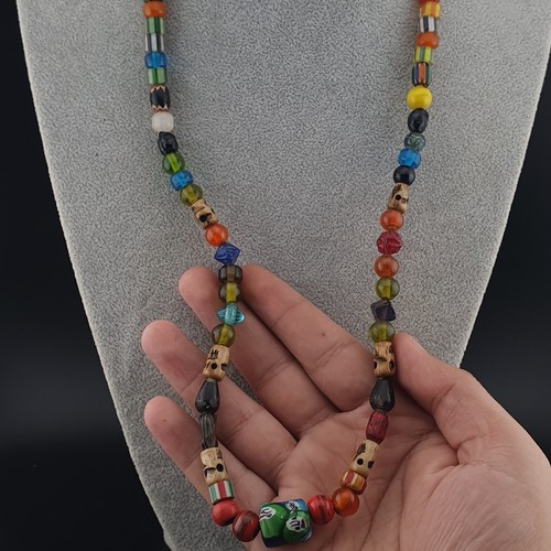 Collar vintage africano de cuentas de vidrio y hueso, joyería hecha a mano - Imagen 16 de 19
