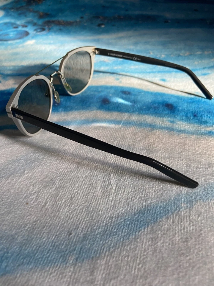 Lunette de Soleil DIOR - Photo 2/4
