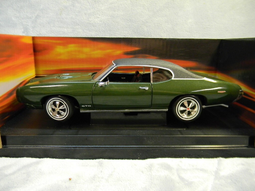 1/18 SCALE ERTL 1969 PONTIAC GTO 