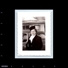 Old Vintage Photo WOMAN WITH HAT BY CLASSIC CAR GLASSES