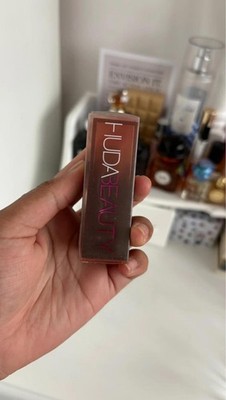 Huda Beauty Power Bullet Cream Glow Sweet Nudes
