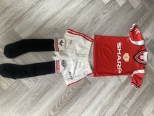 man utd '83-'84 full kit child (age 5 approx)