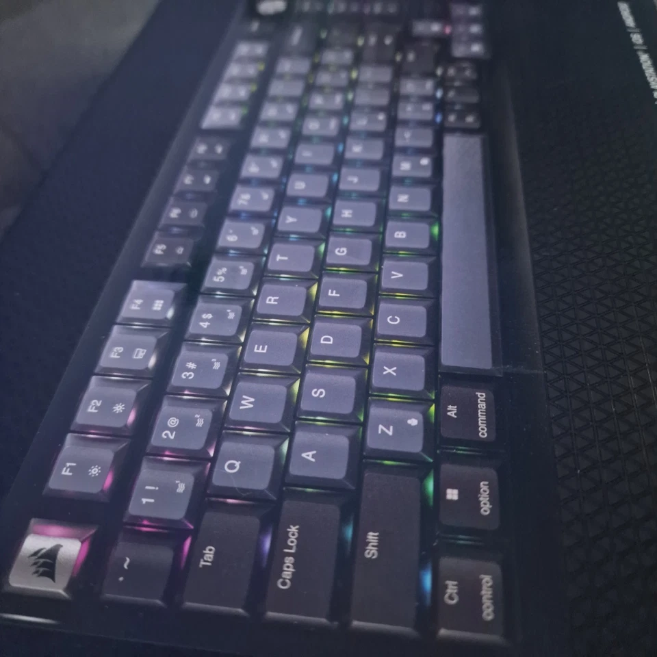 "UNIKAT" Weiße Corsair K65 Plus Wireless, Mechanische 75% Gaming Tastatur ICUE  - Bild 3 von 4