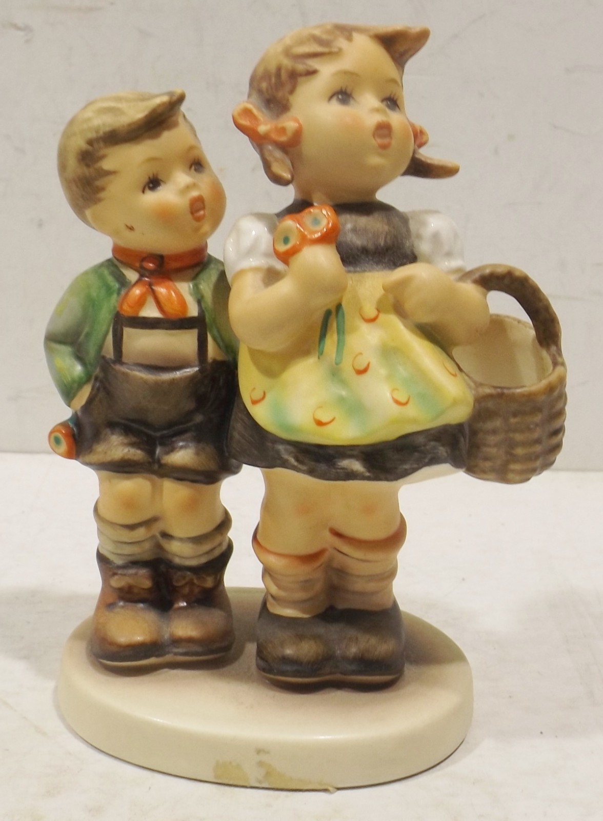 Figura M.J.Hummel HUMMEL "Hermanos y hermanas van al mercado", 49/3/0