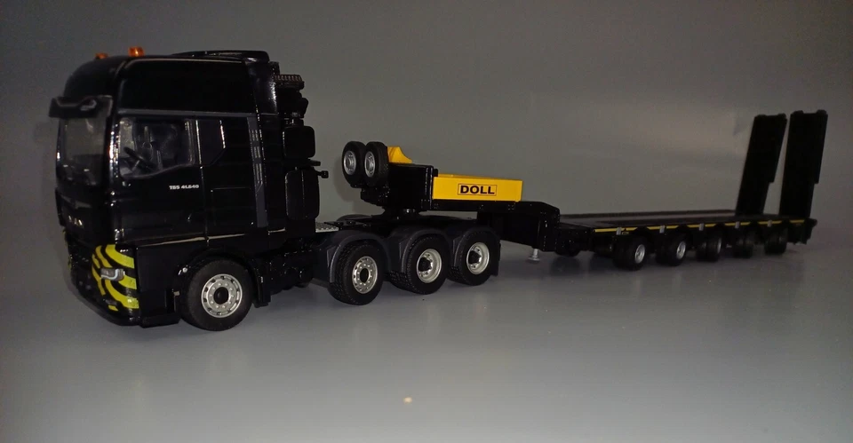 Conrad -80172 - MAN TGX GX 4achs Zugmaschine mit 5achs Semitieflader - DOLL - Bild 3 von 3