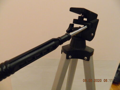 Universal Digital/Video Camera Tripod Stand For Nikon ,Canon, Panasonic,etc - Picture 1 of 5
