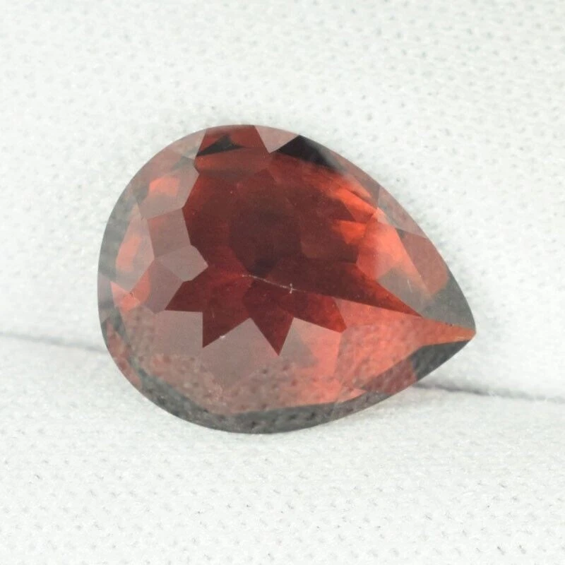 6.83 ct  VERY GOOD LUSTROUS  NATURAL PYROPE RED  GARNET - Pear See Vdo BL - Image 2 of 2
