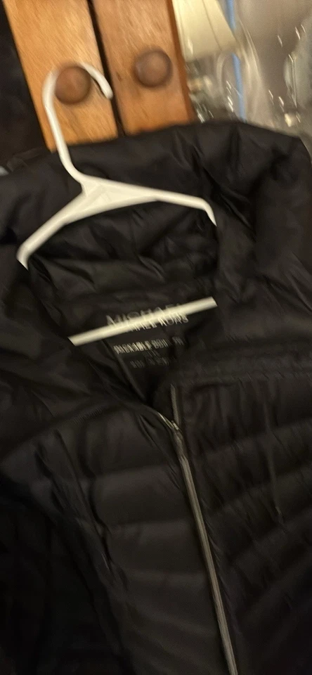 ¡Nuevo! Impresionante Chaqueta Abrigo Michael Kors Negra MK Empacable Plumón Mediana Nueva Sin Etiquetas Foto 4 de 4