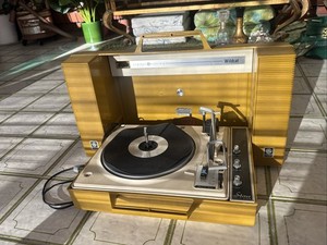 Yellow General Electric Wildcat Diamond Portable Record Player Turntable - READ