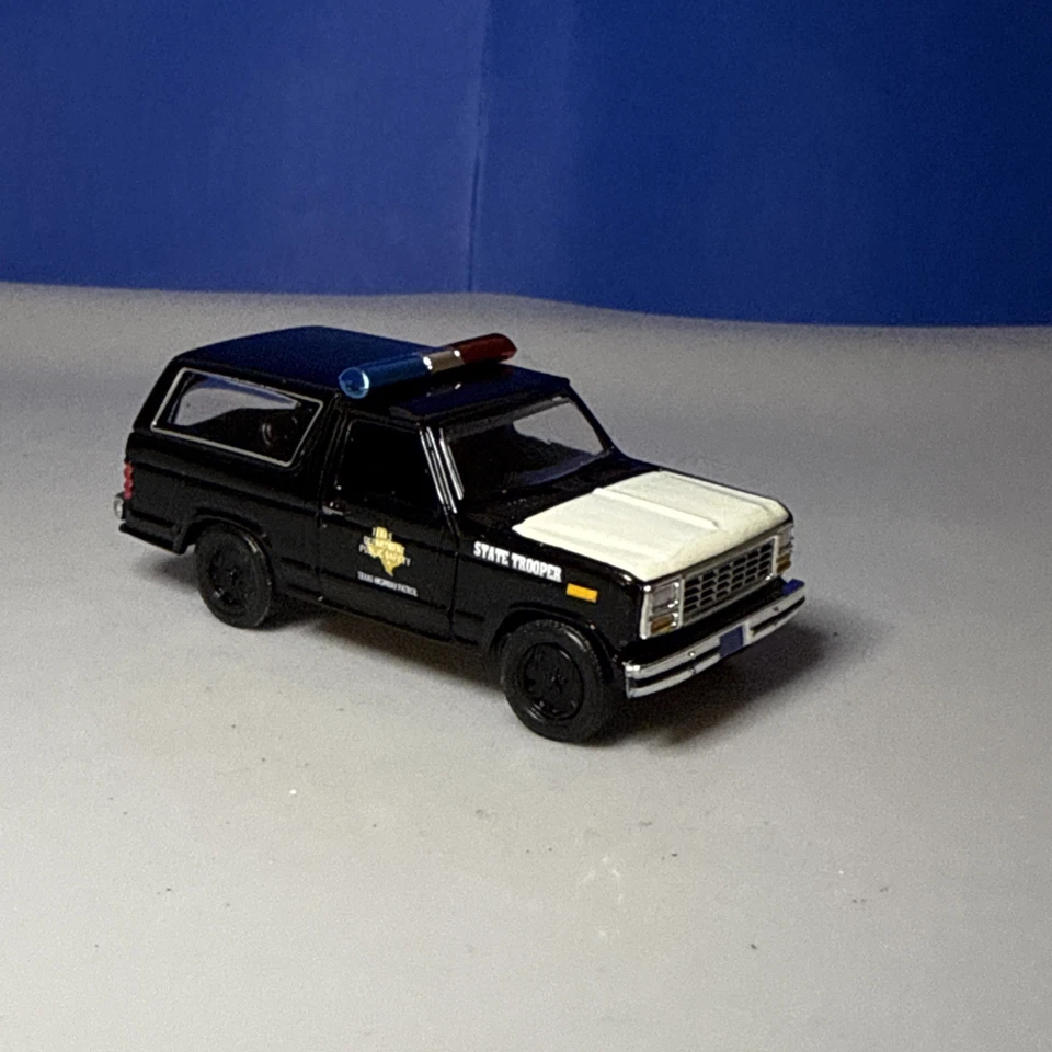 Johnny Lightning 1:64 Ford Bronco Custom Texas State Police DPS Trooper - Image 3 of 4
