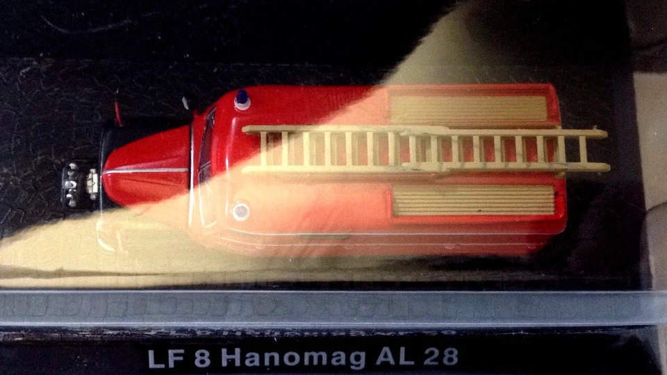 LF 8 HANOMAG AL 28 Red - Die Cast 1:72 - DeAgostini New in Blister Box - Image 2 of 3