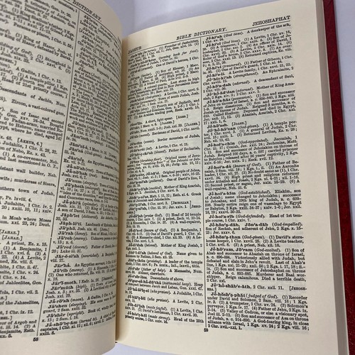 Thomas Nelson Bible Questions & Answers - Dictionary & Atlas Book Lot Of 2 - Picture 8 of 11
