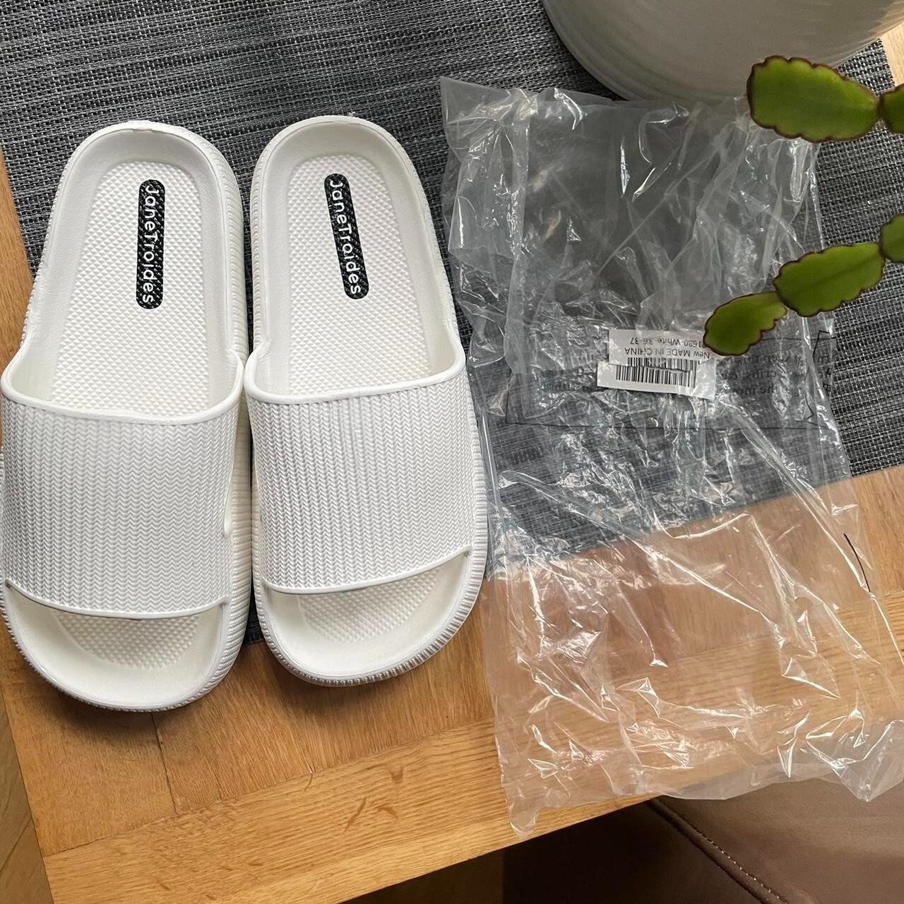 SAOLA Sliders Slippers for Women and Men Thick Platform Soft Sole JaneTroide UK4