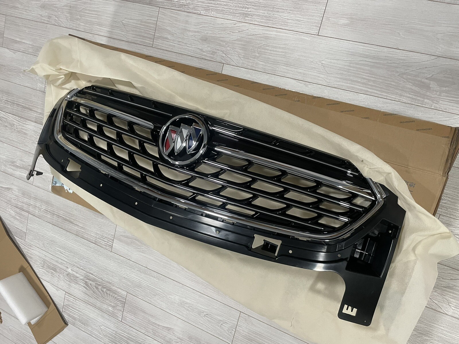 NEW OEM 2021-2023 Buick Envision Exterior Bright Chrome Front 