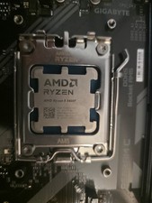 Ryzen 5 8400F AND Gigabyte A620AM C AMD5 MicroATX DDR5 Motherboard AND HEATSINK