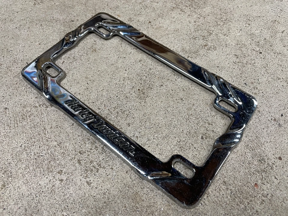 Marco de matrícula cromado Baron Harley Davidson de latón macizo Foto 2 de 4