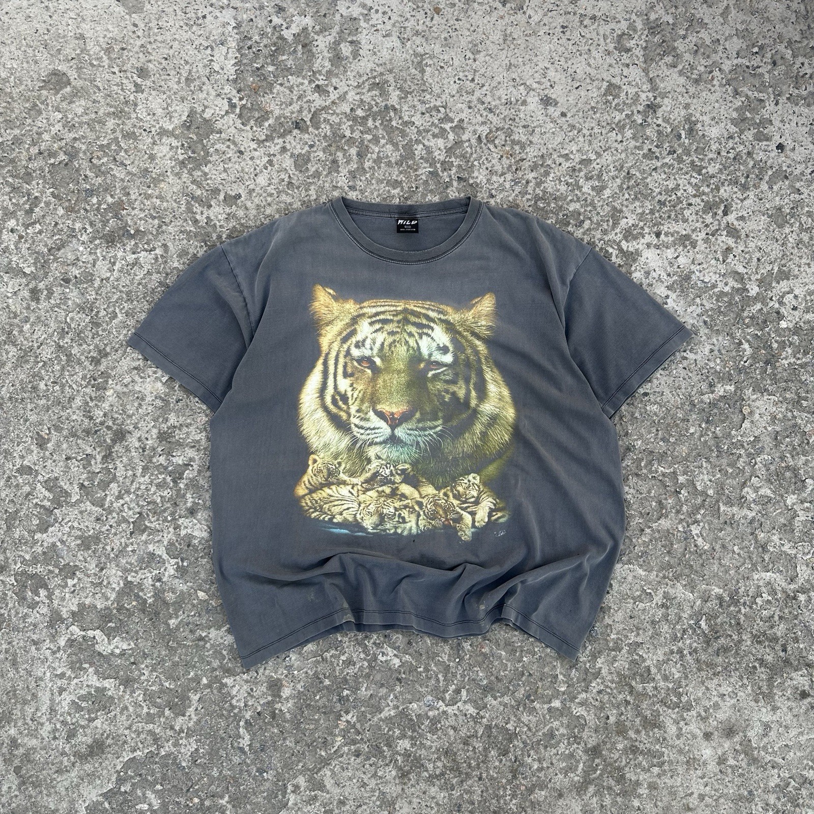 Vintage Y2K Wild Tiger Graphic Tee 00s Japan USA Humor XXL