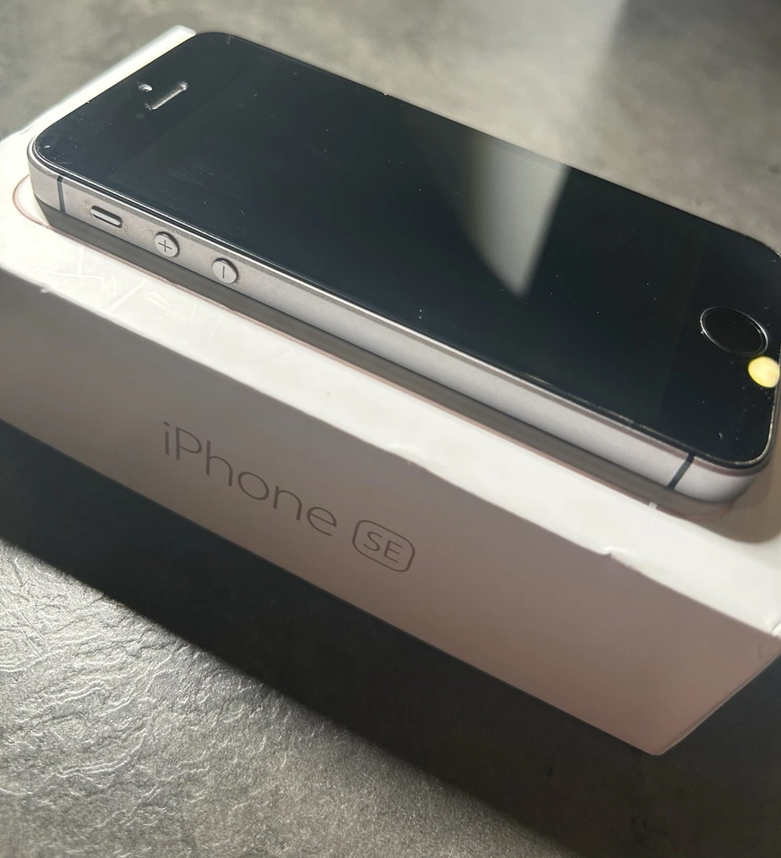 Apple iPhone SE A1723 Space Grau 64 GB ohne Simlock - Bild 4 von 4