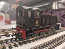 Bachmann 31-335 (OO) BR Black Class 04 Shunter No 11226.