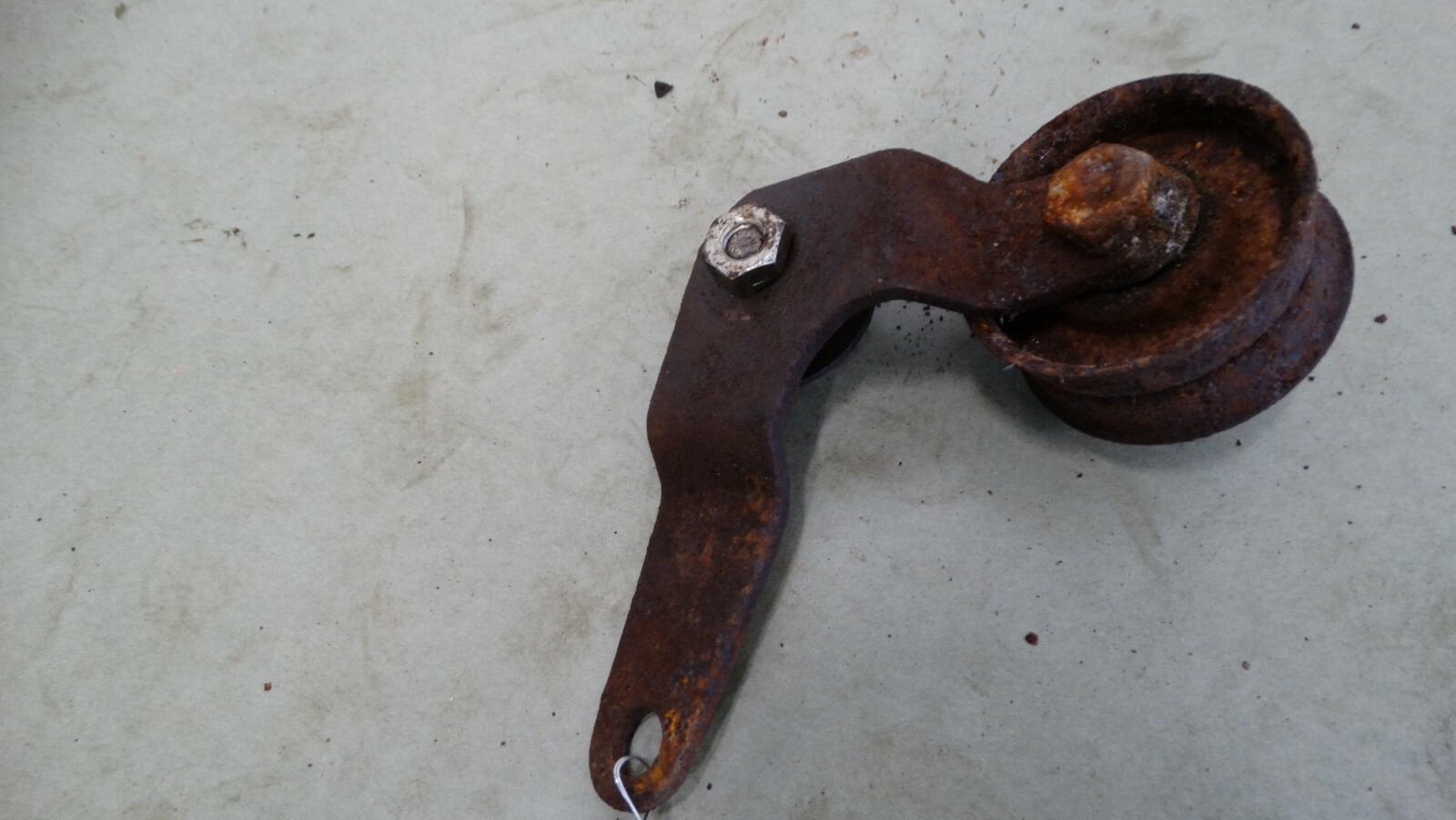 Craftsman TracDrive 8/26 Snowblower Belt Tensioner Idler Pulley 536.