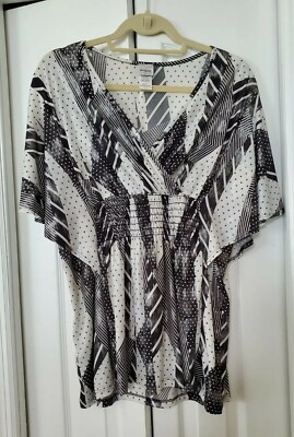 eVogues Plus Top 0X (3X Juniors) Short Sleeves Black White Shimmery Fabric Tunic