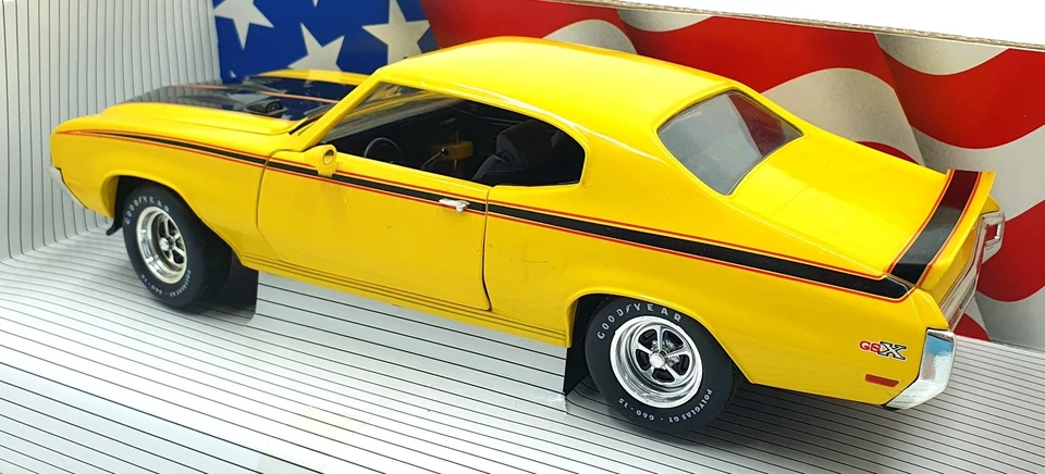 Ertl escala 1/18 diecast 7603 - 1970 Buick GSX - amarillo Foto 2 de 4