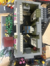 LEGO Creator Expert: Parisian Restaurant (10243)