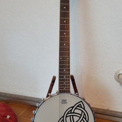 Höfner Banjo 6-saitig mit keltischem Motiv, Gitarrenbanjo Banjitar 