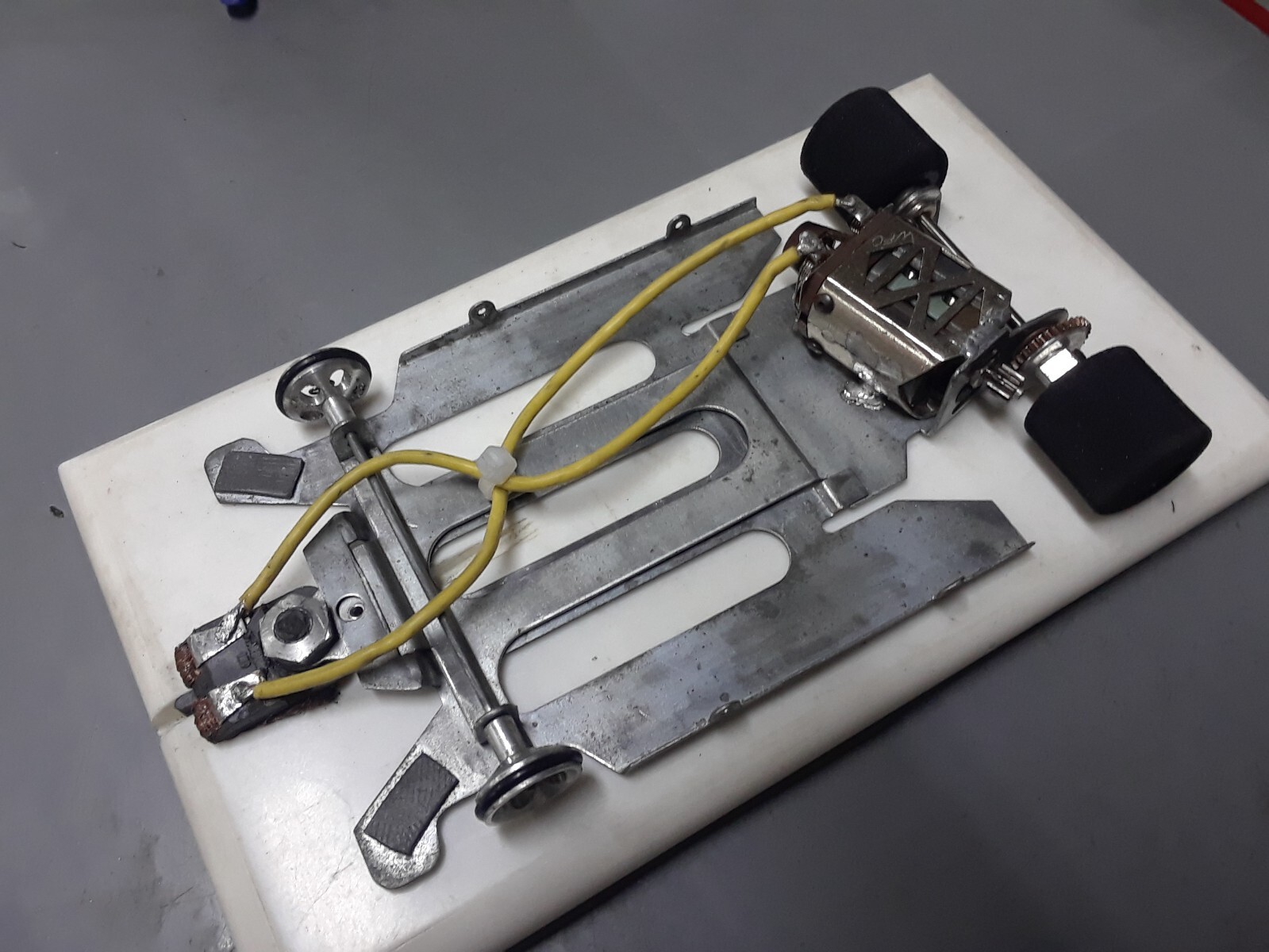 1/24 slot car JK 4'' flexi 16d tested on wood track. runs good. see