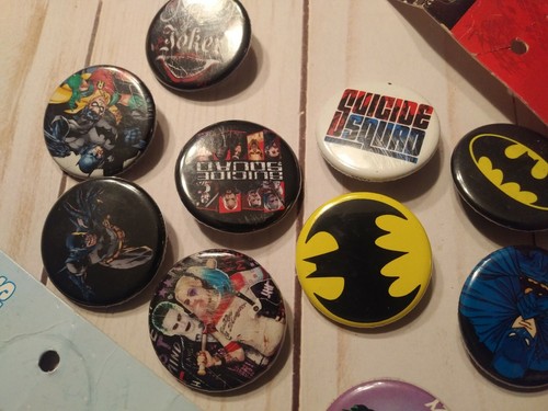 DC Comics Pin / Badge Lot of 17 Pinbacks Batman Joker Harley Quinn Suicide Squad - Picture 4 of 12