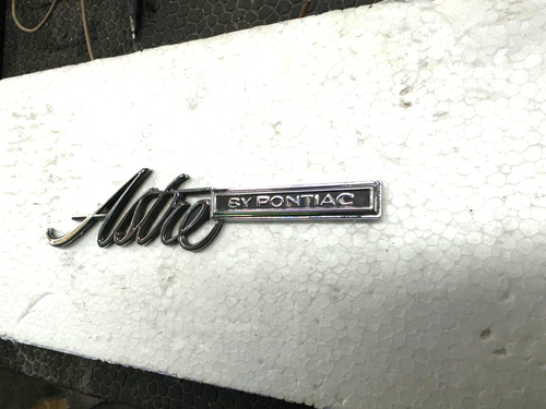 OEM 1975 - 1977 Pontiac Astre Fender Script Part # 1700896 - Picture 6 of 7
