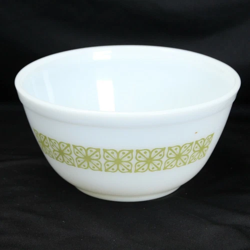 Pyrex Mixing Bowl 1-1/2 qt Verde Green  Square Flowers