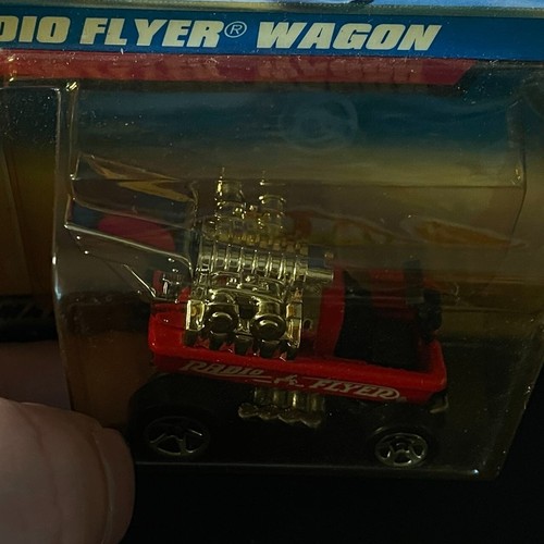 Hot Wheels Radio Flyer Wagon (1997) Mattel Red Die-Cast Toy Car #827 - Picture 3 of 6