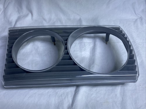 Mercedes Benz W123 240D 300D 300TD Right Head Light Trim OEM NOS - 第 1/6 張圖片