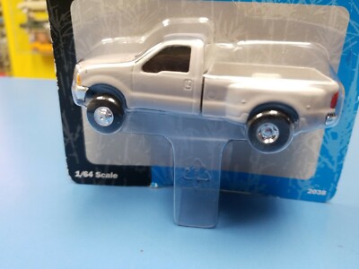 【アメリカン雑貨】ERTL FORD Amazon.com: ERTL 1/64 Ford 5000 Wide Front with FFA Logo