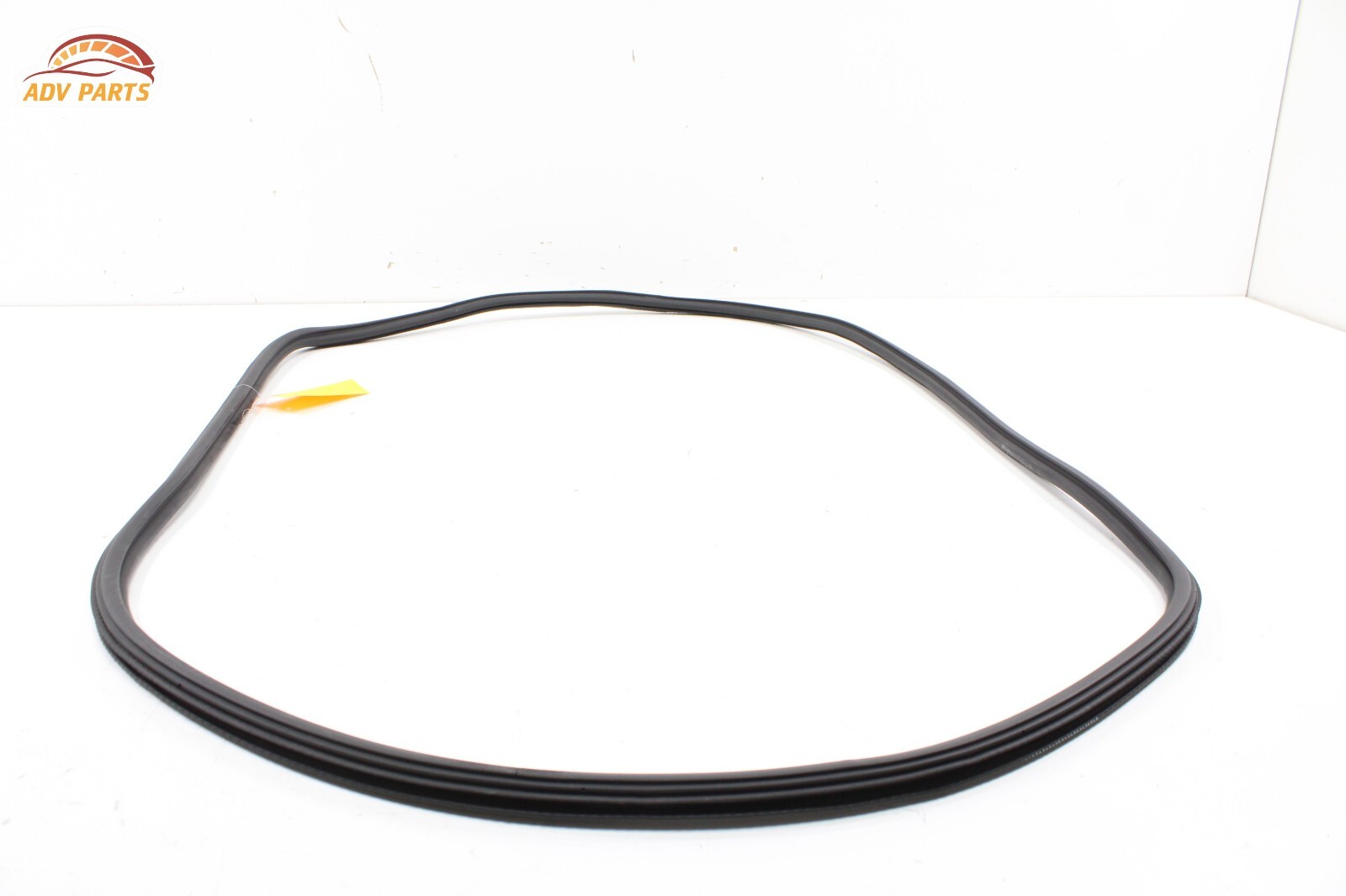 2017 - 2020 BENTLEY BENTAYGA FRONT LEFT SIDE DOOR BODY WEATHERSTRIP SEAL OEM